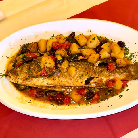 本日の鮮魚のオーブン焼き じゃがいも・ミニトマト・オリーブ
