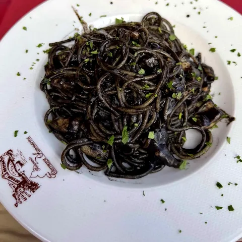 イカスミのスパゲッティ